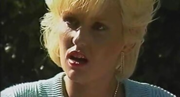 sex phần lan Carmela cố gắng quan xemxx hệ tình dục với một người đàn ông da đen.